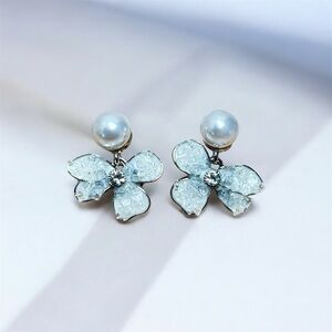 Elegant Floral Pearl Earrings